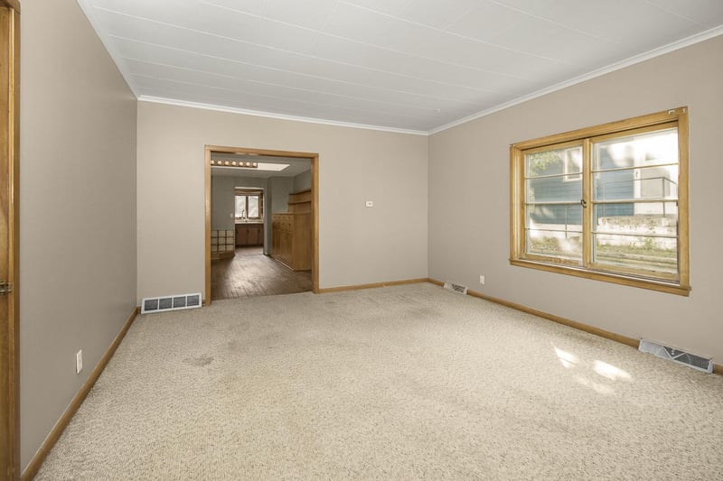 565 8th St N, Bayport, MN 55003