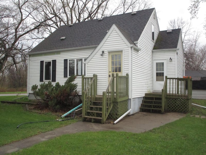 121 1st St, Clinton, MN 56225