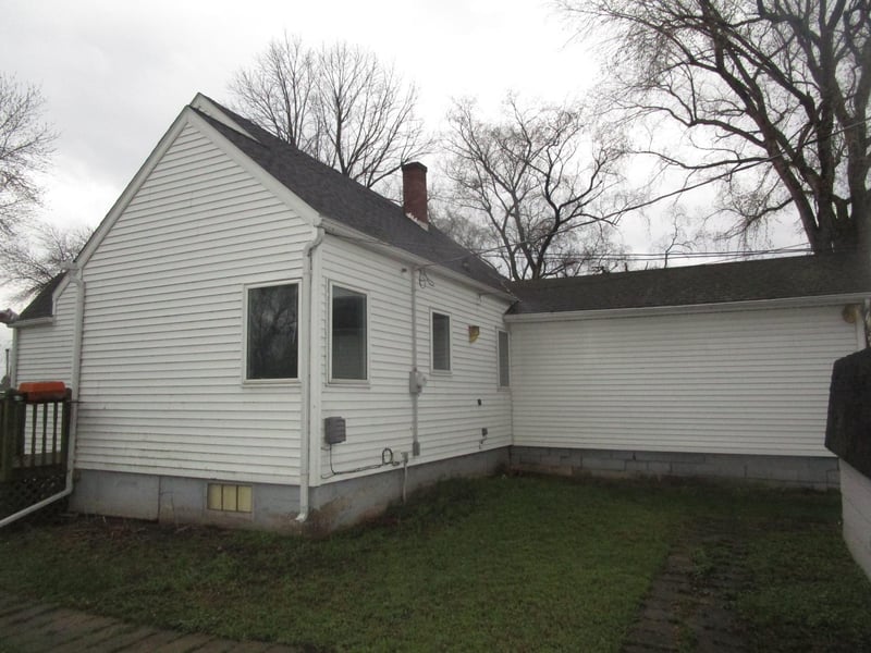 121 1st St, Clinton, MN 56225