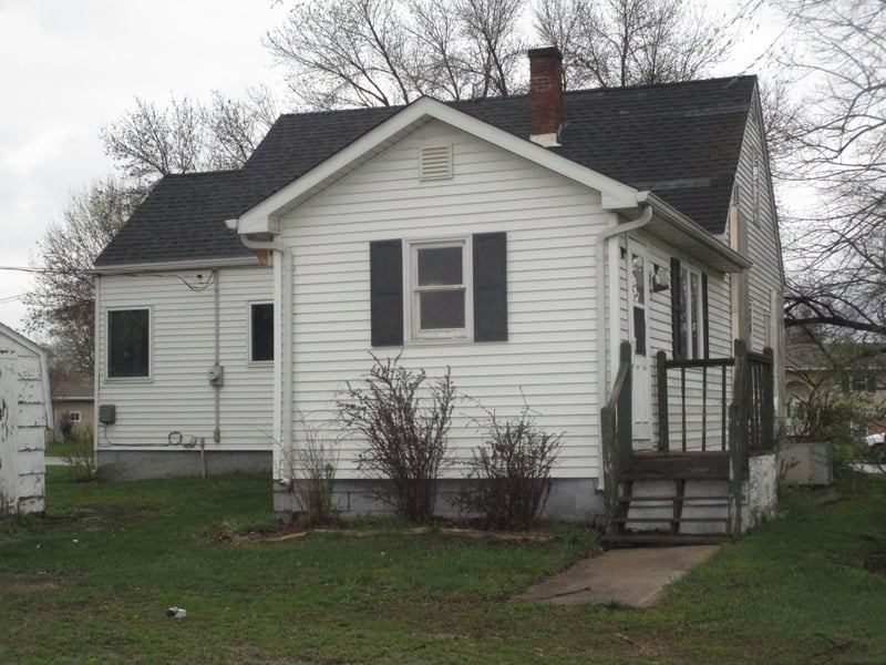 121 1st St, Clinton, MN 56225
