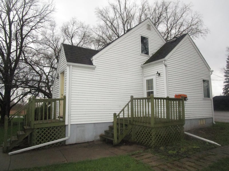121 1st St, Clinton, MN 56225