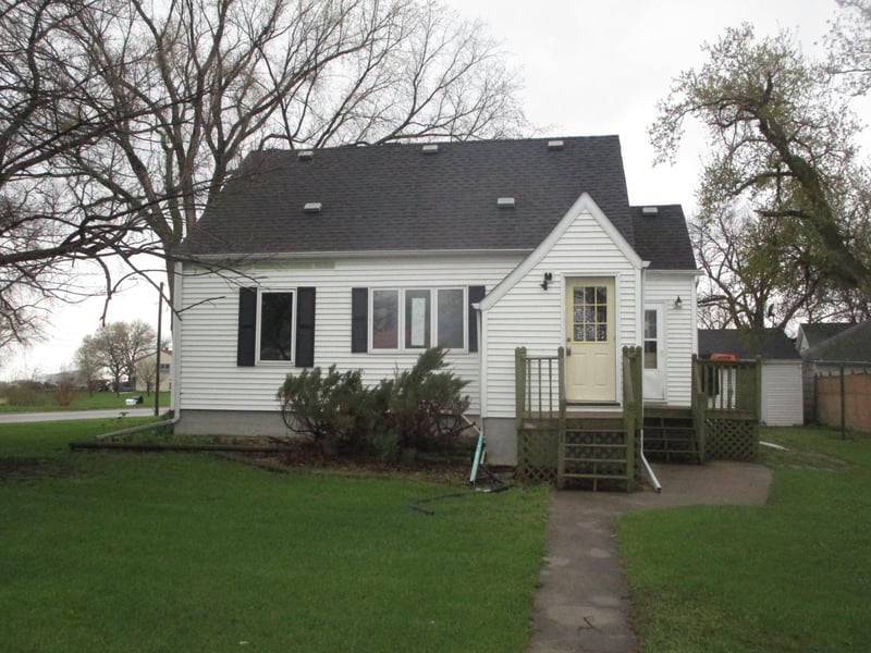 121 1st St, Clinton, MN 56225