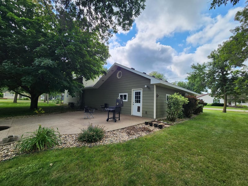 551 Carter Ave, Holland, MN 56139
