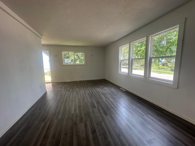 621 Bidwell St, Saint Paul, MN 55107