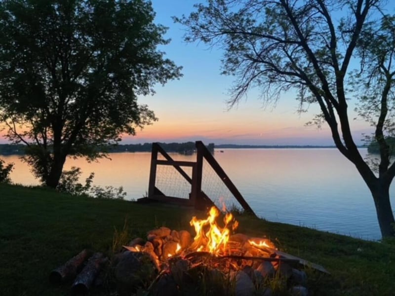 24 W Lake St, Waconia, MN 55387