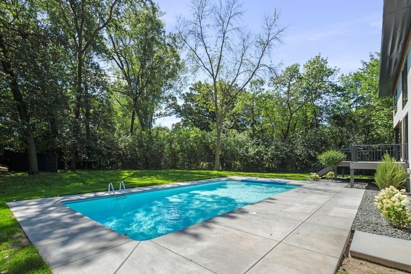 9621 Oak Ridge Trl, Minnetonka, MN 55305