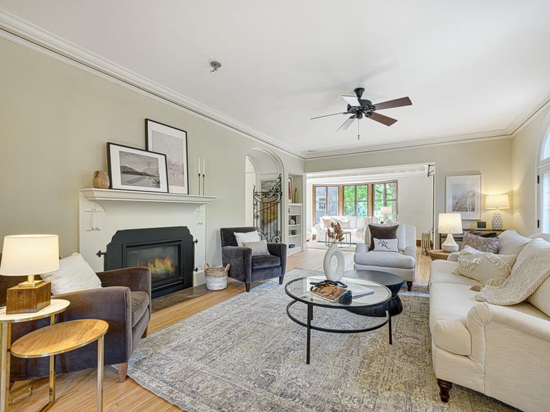 76 Exeter Pl, Saint Paul, MN 55104