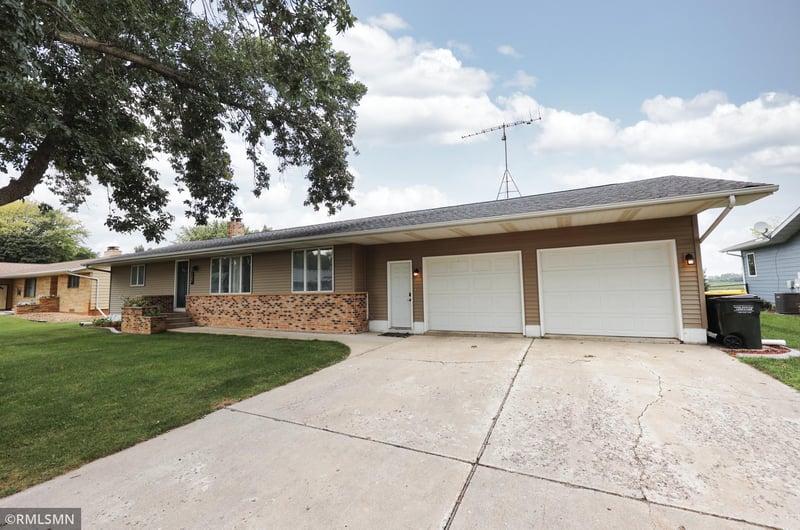 127 W Hall Ave, Buffalo Lake, MN 55314