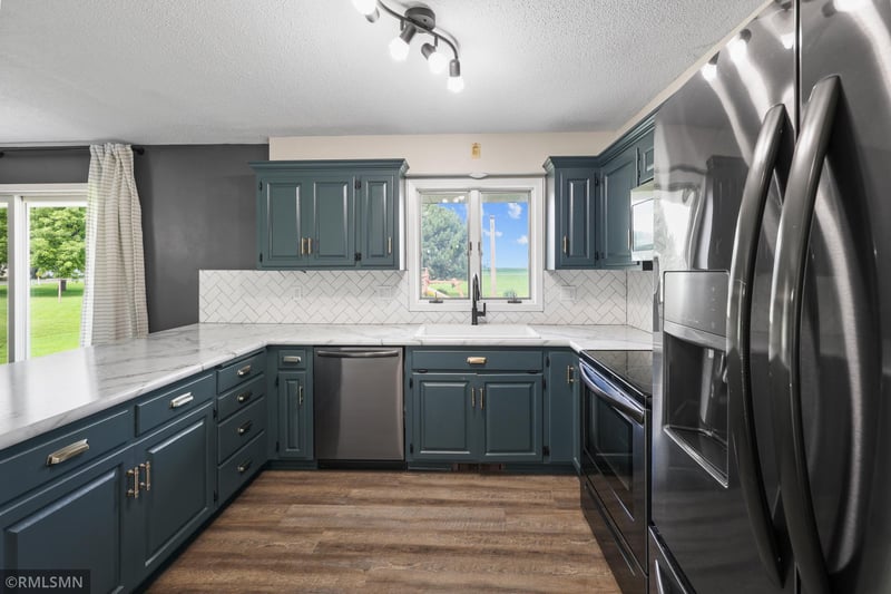 127 W Hall Ave, Buffalo Lake, MN 55314