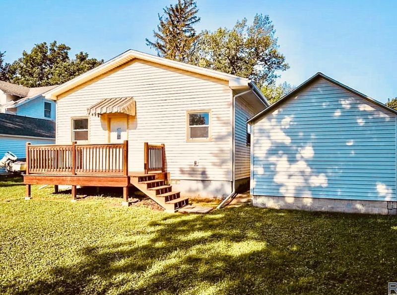 202 S 4th St, Beaver Creek, MN 56116