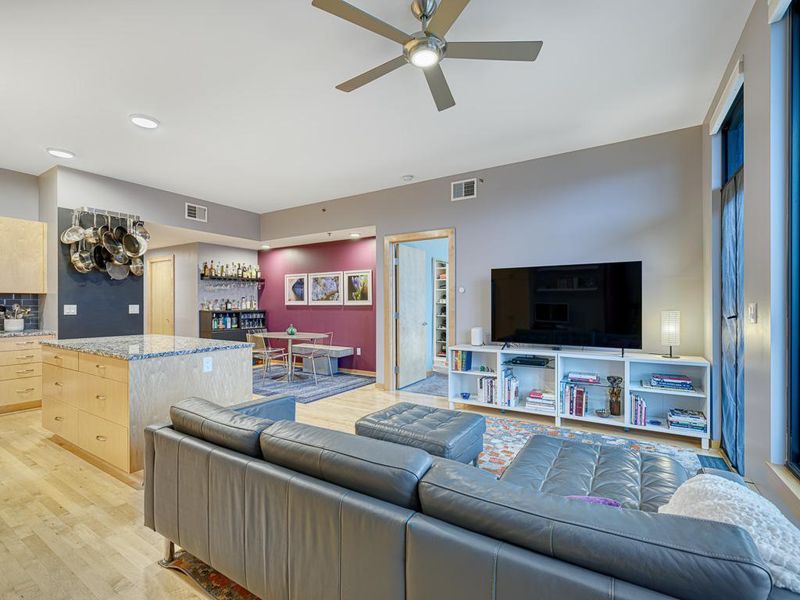 1240 S 2nd St #711, Minneapolis, MN 55415