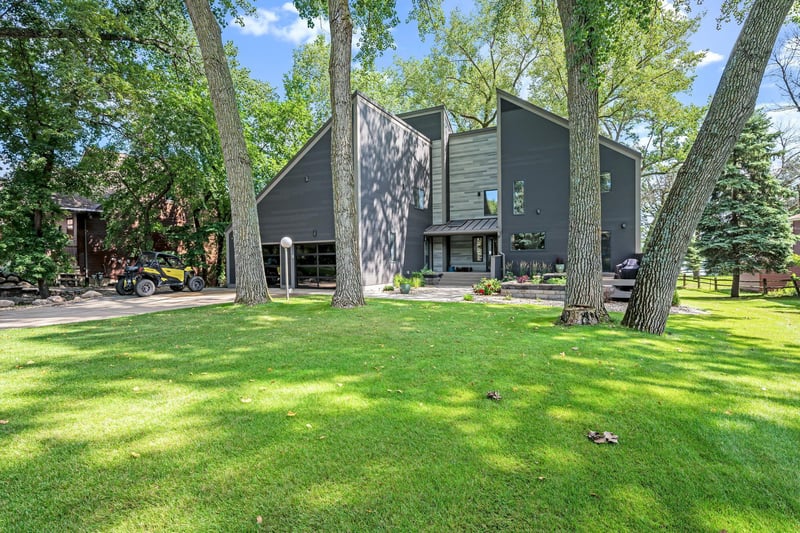 60 Southwood Dr, Fairmont, MN 56031