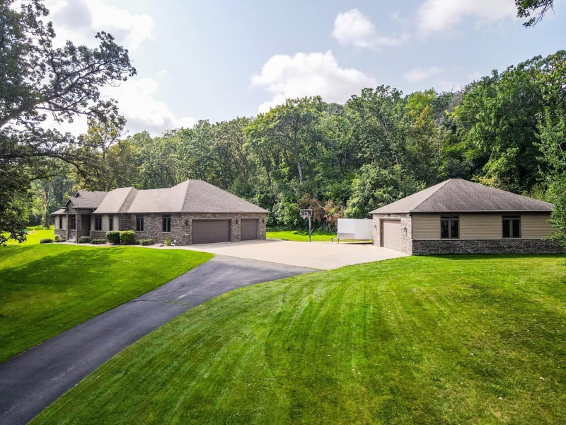 2307 SE Tomar Ln Se, Rochester, MN 55904