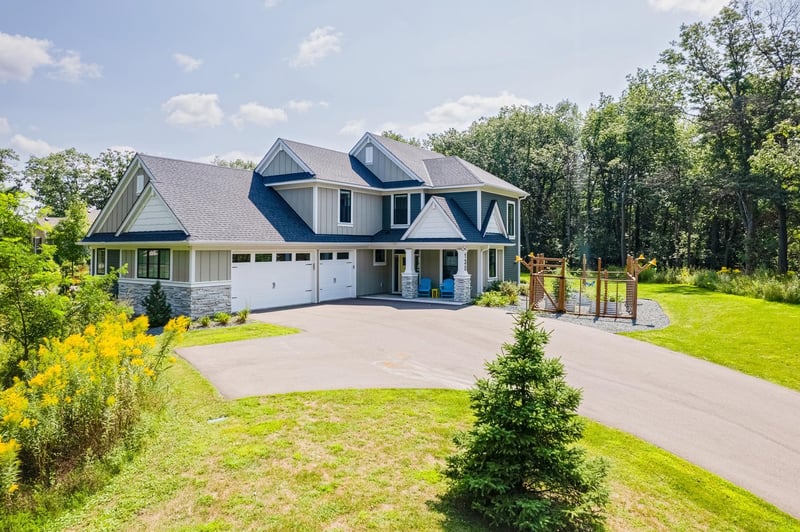 130 Lost Lake Ct, Mahtomedi, MN 55115