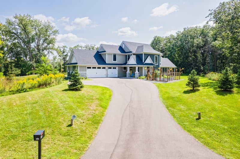 130 Lost Lake Ct, Mahtomedi, MN 55115