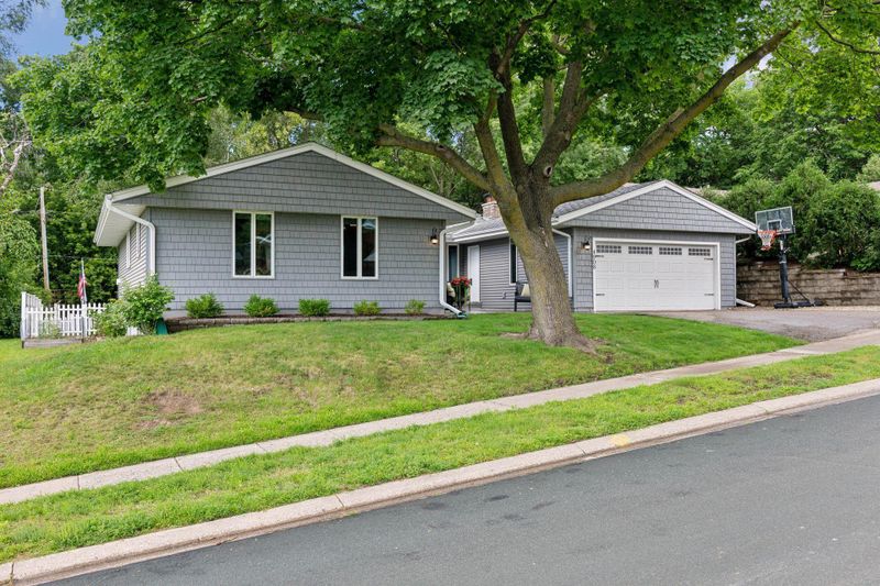 4908 Heritage Hills Dr, Minneapolis, MN 55437