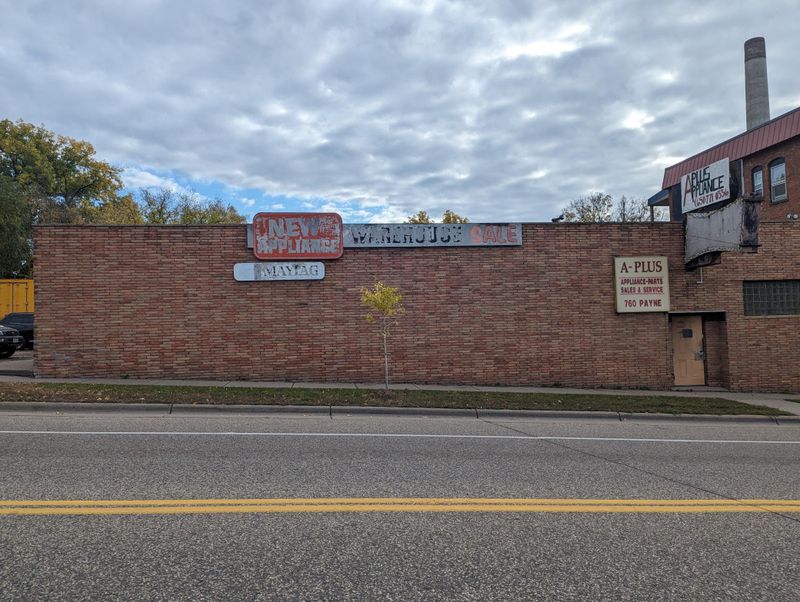 760 Payne Ave, Saint Paul, MN 55130