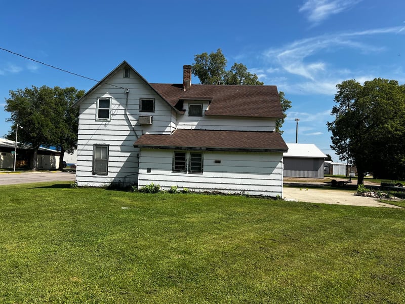 202 3rd Ave, Bellingham, MN 56212