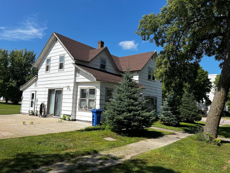 202 3rd Ave, Bellingham, MN 56212