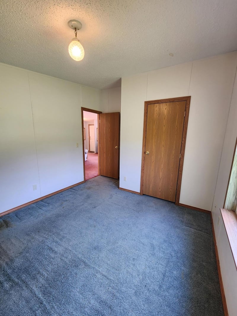 407 E 3rd St, Donnelly, MN 56235