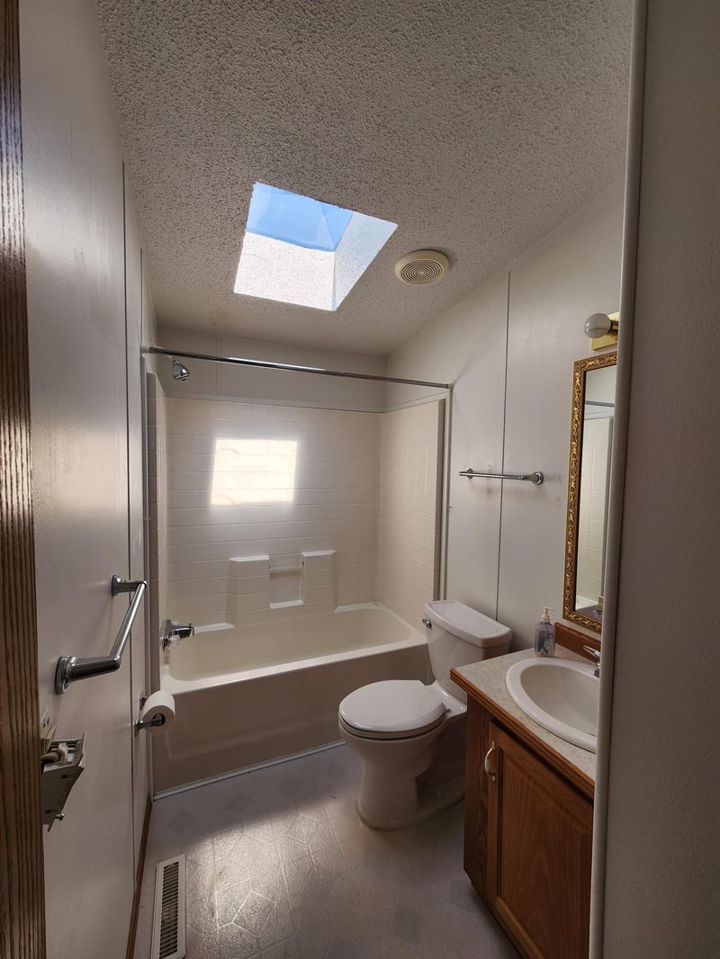 407 E 3rd St, Donnelly, MN 56235