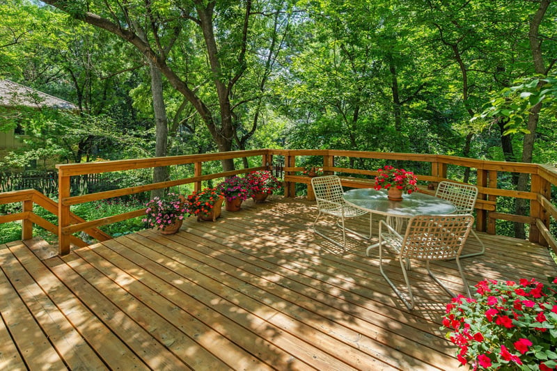 516 Janalyn Cir, Golden Valley, MN 55416