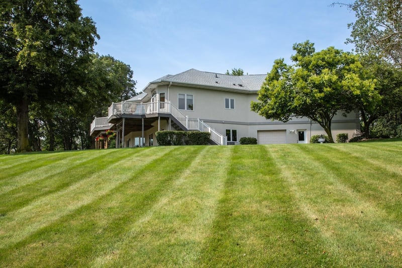 973 E 15th St, Saint Charles, MN 55972