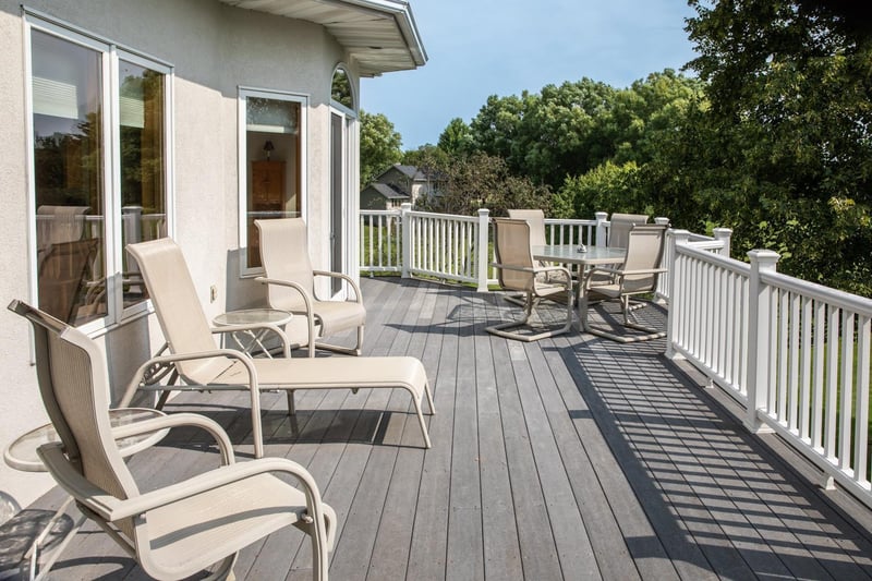 973 E 15th St, Saint Charles, MN 55972