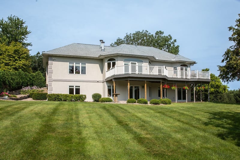 973 E 15th St, Saint Charles, MN 55972