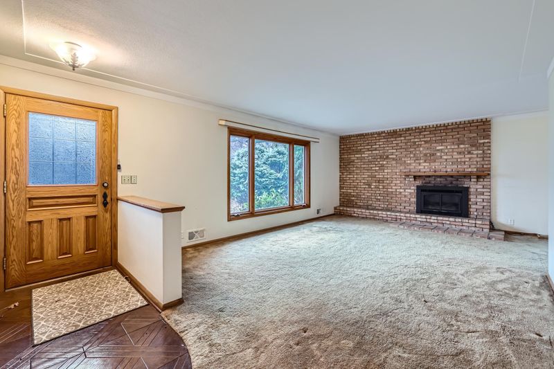 7202 Shannon Dr, Minneapolis, MN 55439