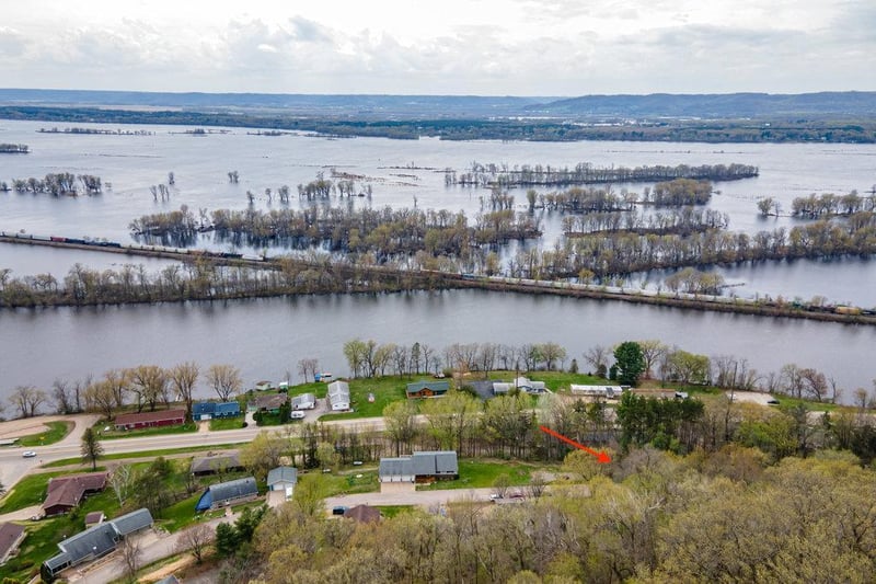 XX Windsong Ter, Alma, WI 54610