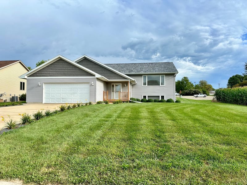 111 Spruce St SE, Fountain, MN 55935