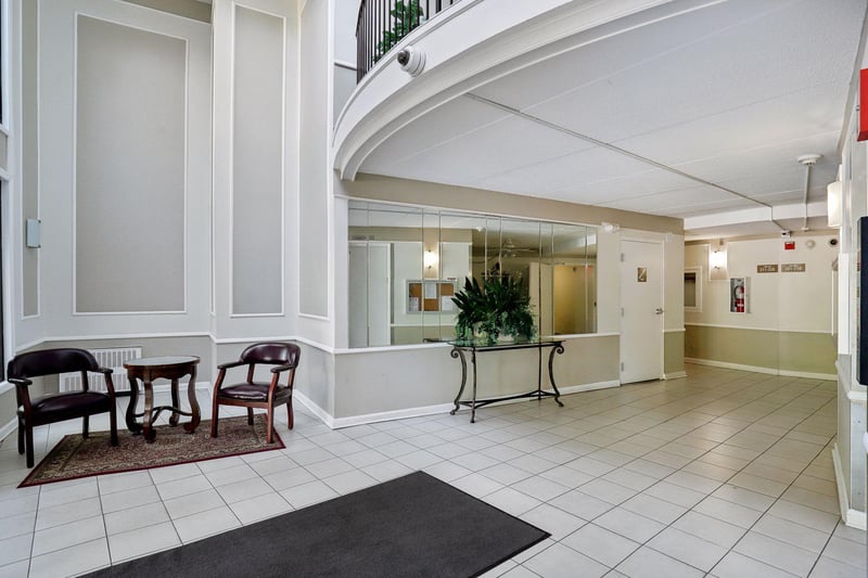 10401 Cedar Lake Rd #409, Hopkins, MN 55305