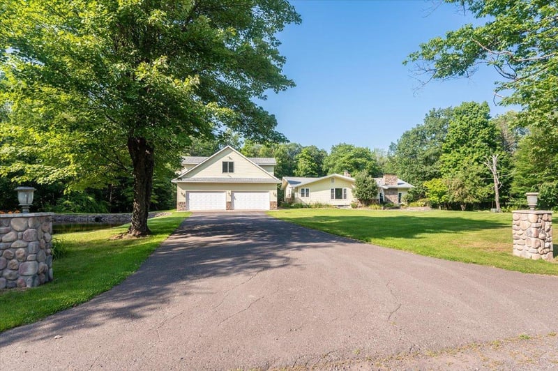 4319 E Leggate Rd, Superior, WI 54880