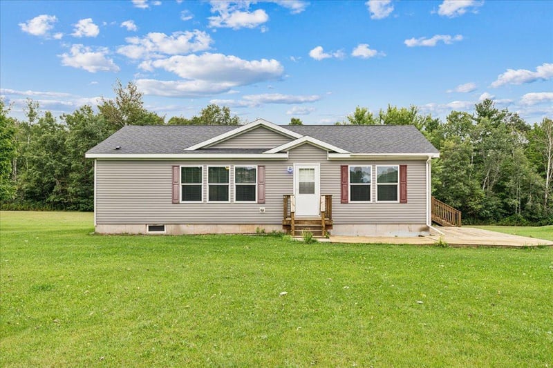 746 9th Ave, Almena, WI 54805