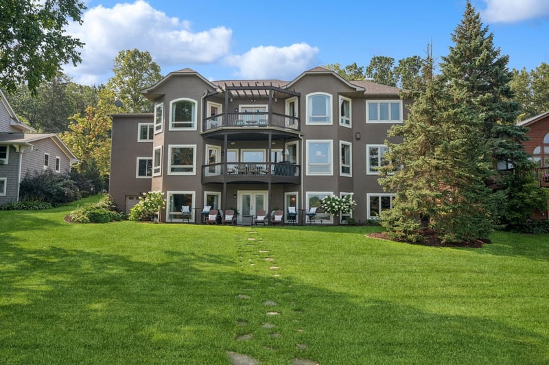 60 Crabapple Ln, Excelsior, MN 55331
