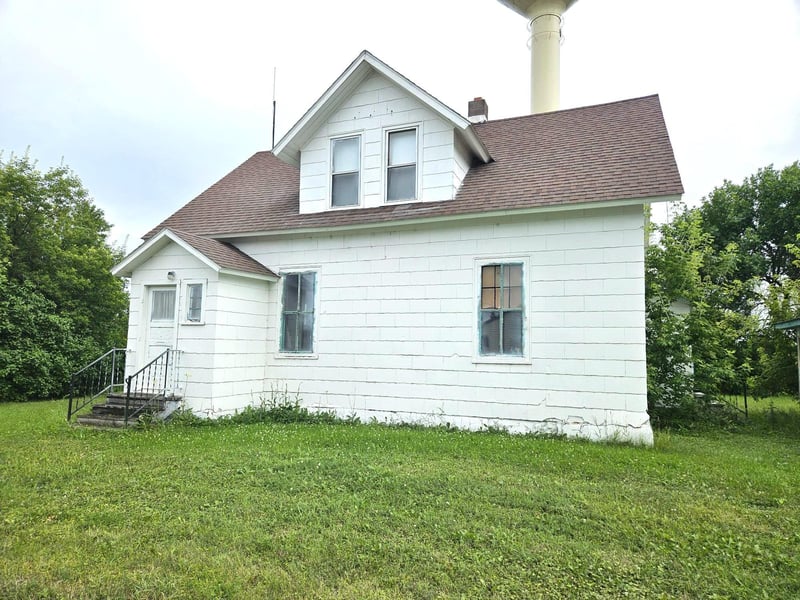 204 W Nansen Ave, Warren, MN 56762