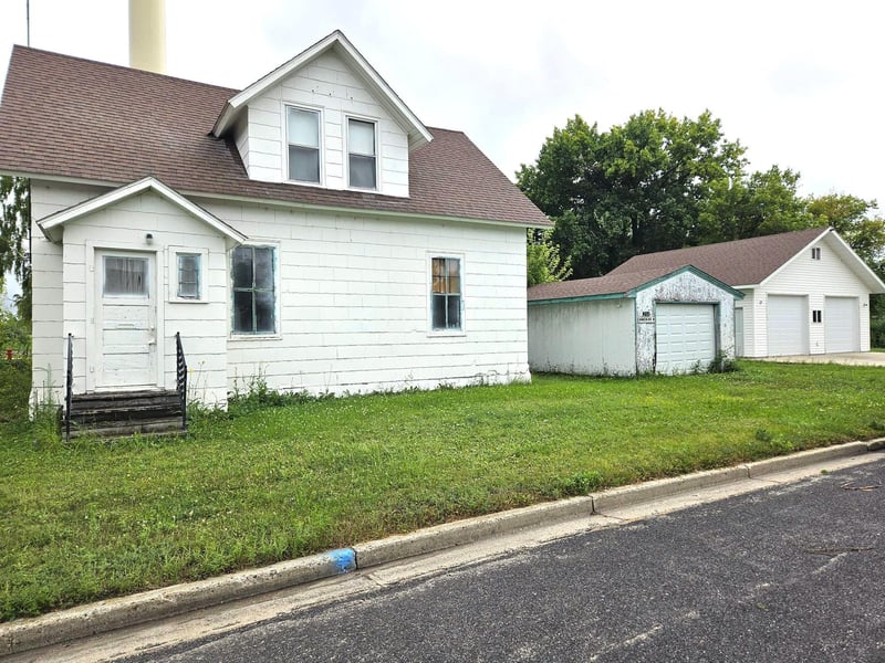204 W Nansen Ave, Warren, MN 56762