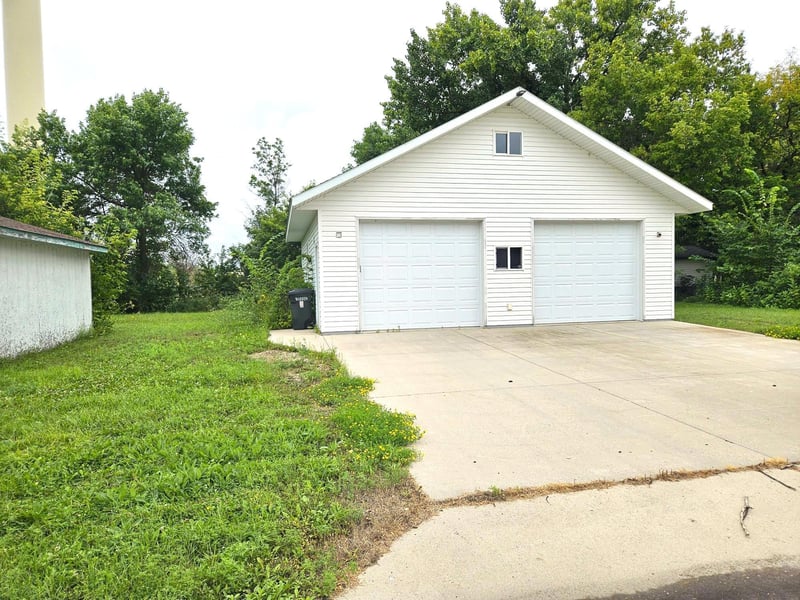 204 W Nansen Ave, Warren, MN 56762