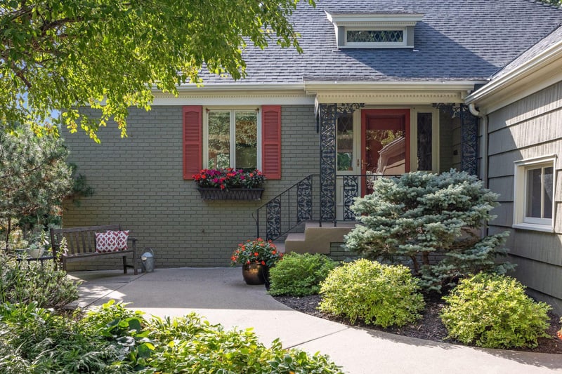 212 Parkview Ter, Golden Valley, MN 55416