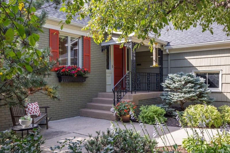 212 Parkview Ter, Golden Valley, MN 55416