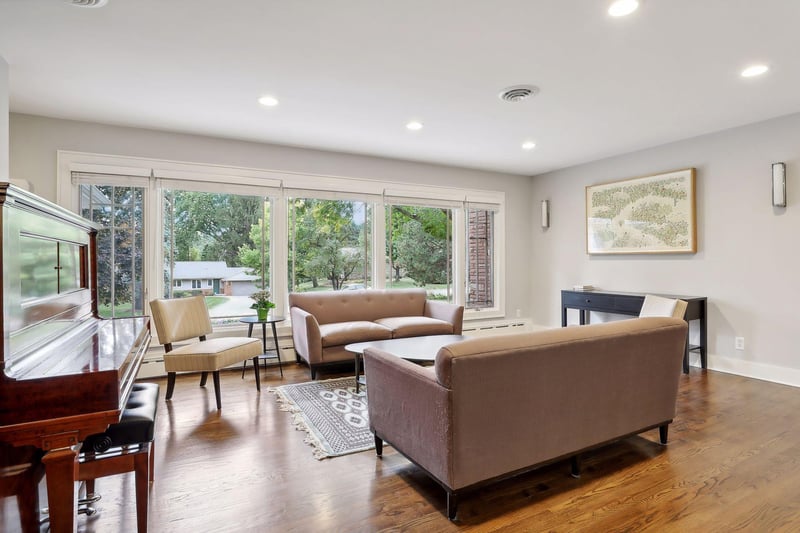 2053 Upper Saint Dennis Rd, Saint Paul, MN 55116