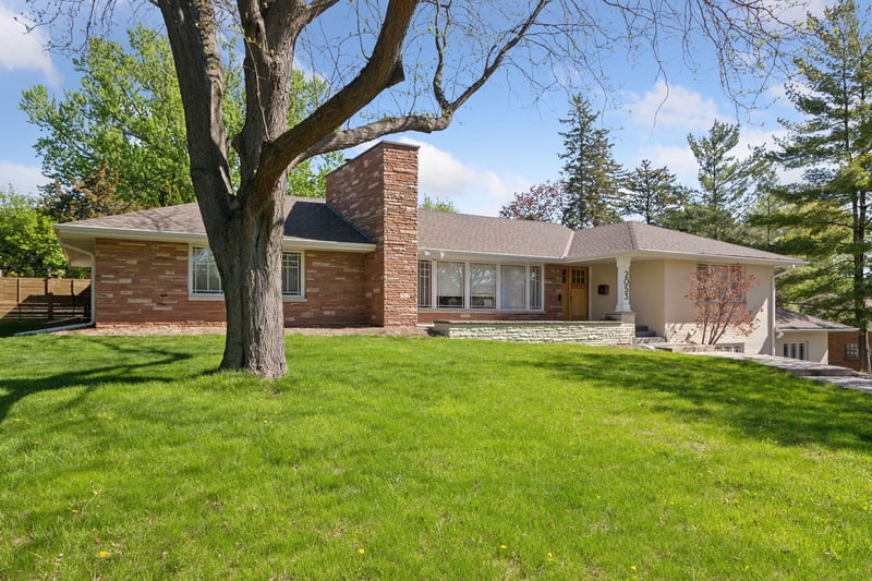 2053 Upper Saint Dennis Rd, Saint Paul, MN 55116