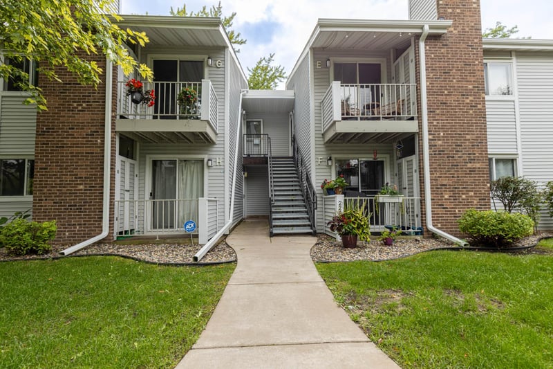 2284 Benson Ave #G, Saint Paul, MN 55116