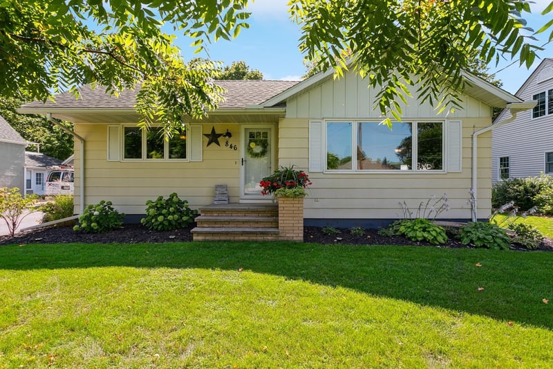 846 Park Ave, Hamburg, MN 55339
