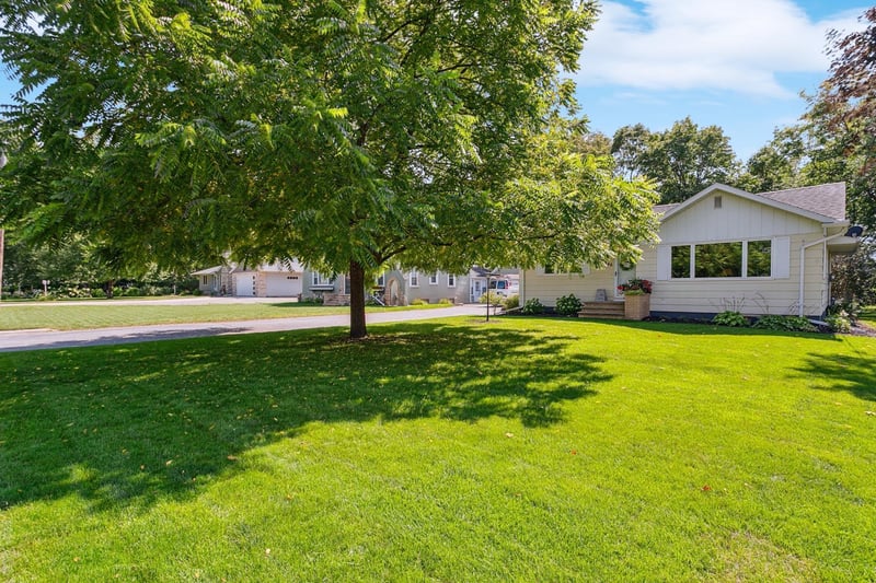 846 Park Ave, Hamburg, MN 55339
