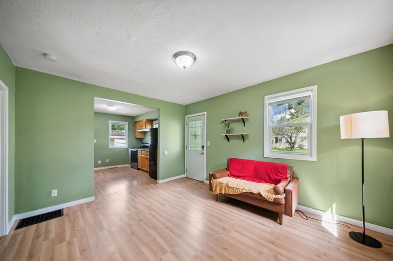 92 20th St, Newport, MN 55055