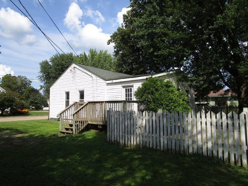 211 Park Dr, Colfax, WI 54730