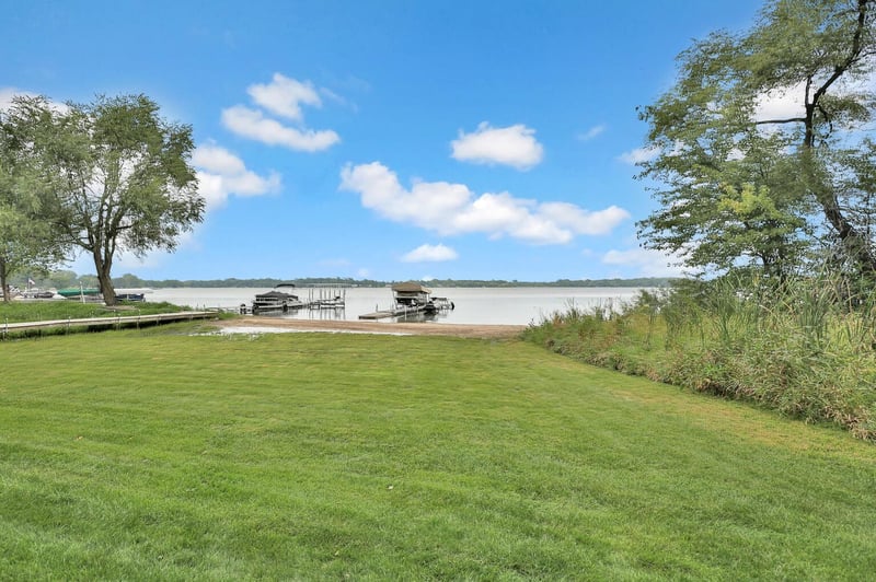 12764 Mentzer Trl, Lindstrom, MN 55045
