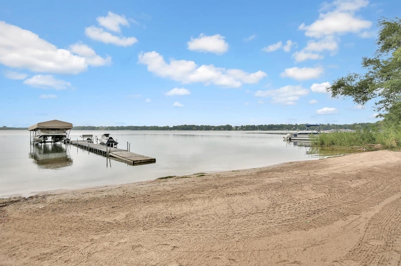12764 Mentzer Trl, Lindstrom, MN 55045